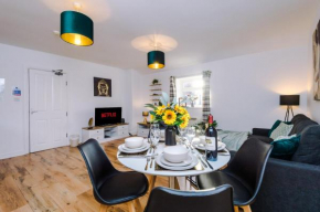 Attractive 2-Bed City Centre Apartment in Chester by 53 Degrees Property, Ideal for Groups & Professionals - Sleeps 5